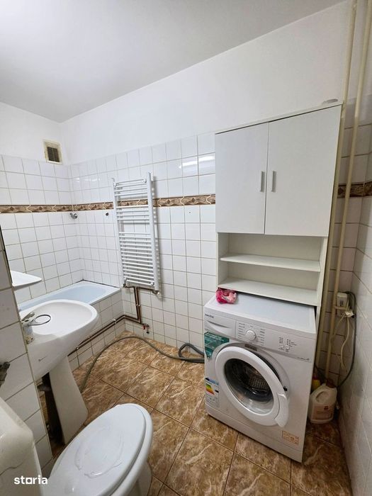 Vand apartament cu o camera cu centrala proprie, 40 mp, bloc 2001