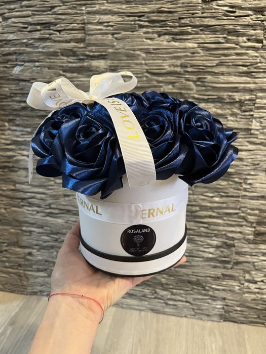 Розы из атласной ленты