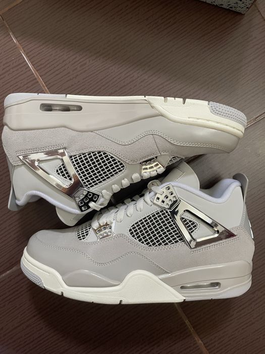Jordan 4 Frozen Moments