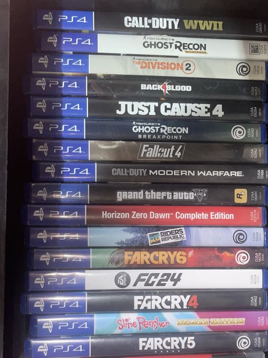 Плейстейшън 4 pro/Ps4 pro с 2 джойстикa, 16 игри и HORI racing wheel!