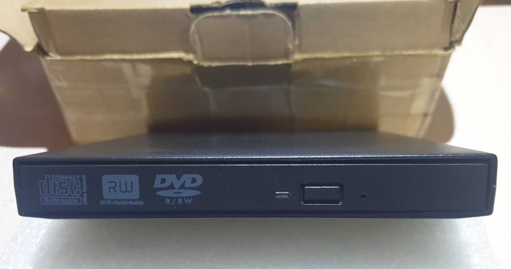 Внешний DVD-RW привод.