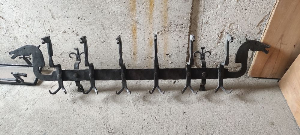 Закачалка, огледало и лавица от ковано желязо