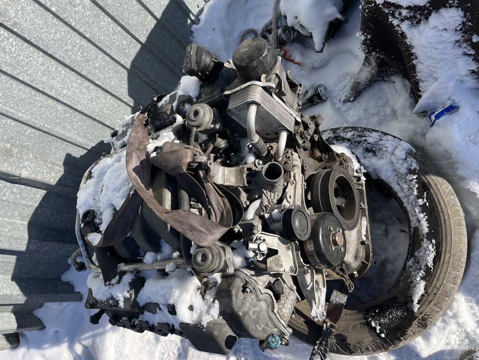 Двигатель мерседес обьем 5 или 5,5 по запчастьям