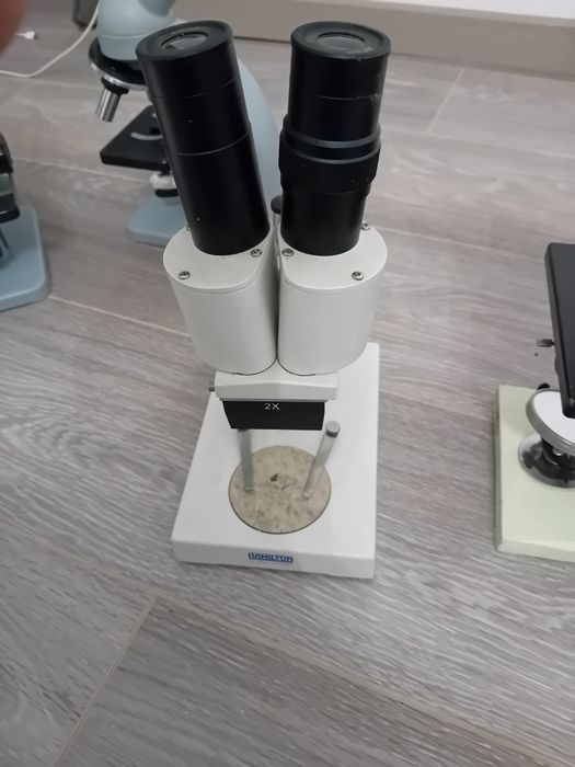 Vând microscop RO