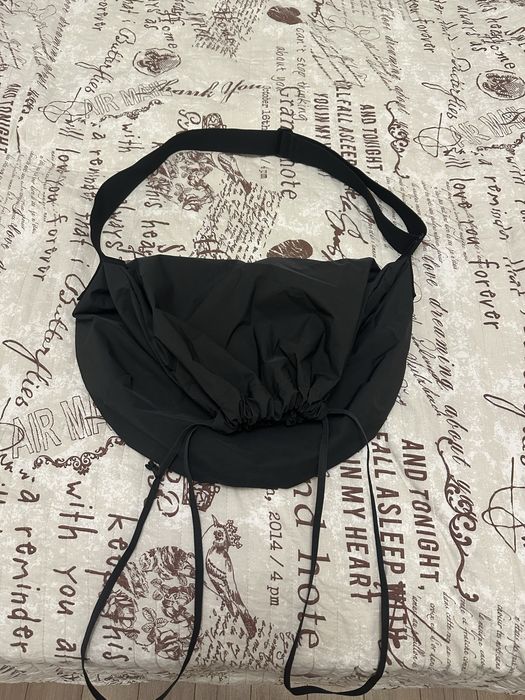 Uniqlo U Drawstring Shoulder Bag