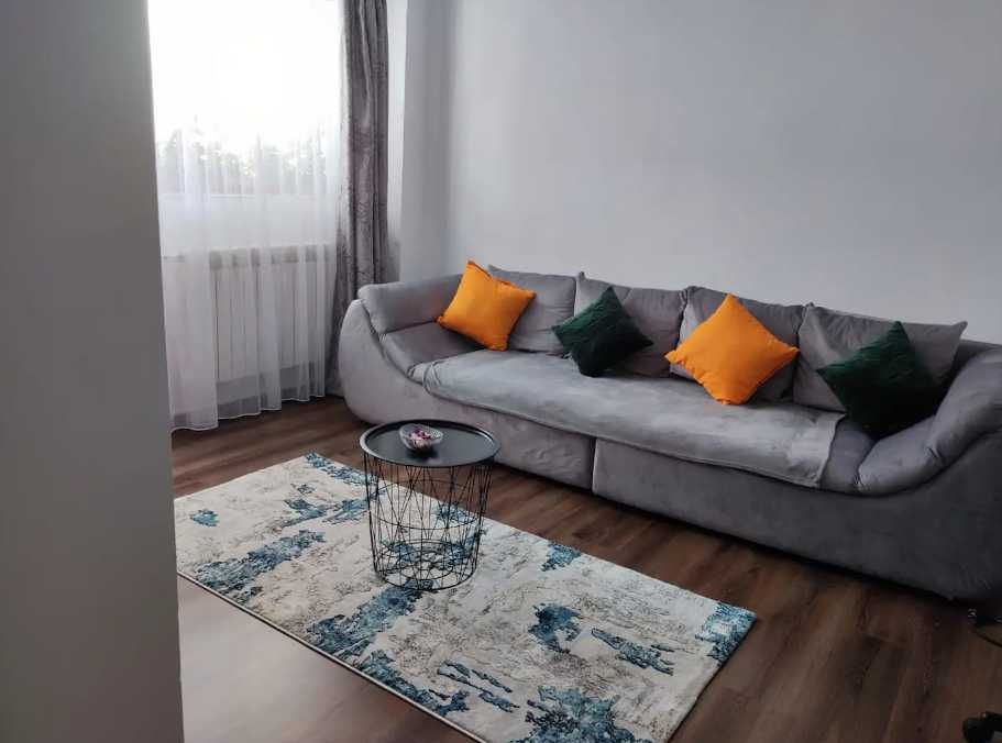 Дава се под наем Двустаен апартамент в Пловдив, Център - 65 кв.м за 275 € - Снимка #1