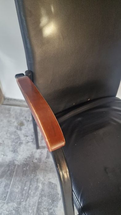 Стулья офисные разные