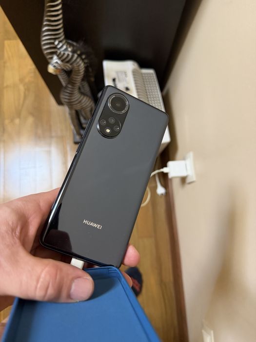 Продавам телвфон Huawei Nova 9