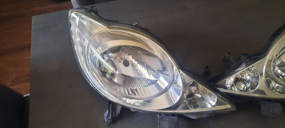 Peugeot 107 - оригинален фар, фарове