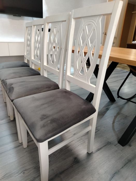 Продам 4 стула комплект дешево