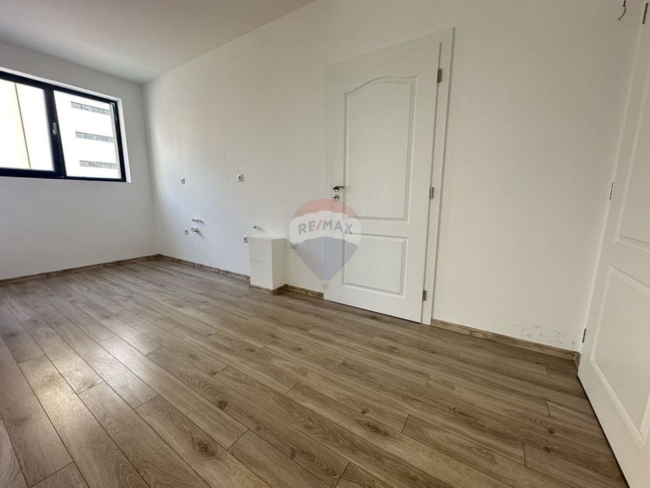 Дава се под наем Офис в Варна, Победа - 110 кв.м за 867 € - Снимка #2