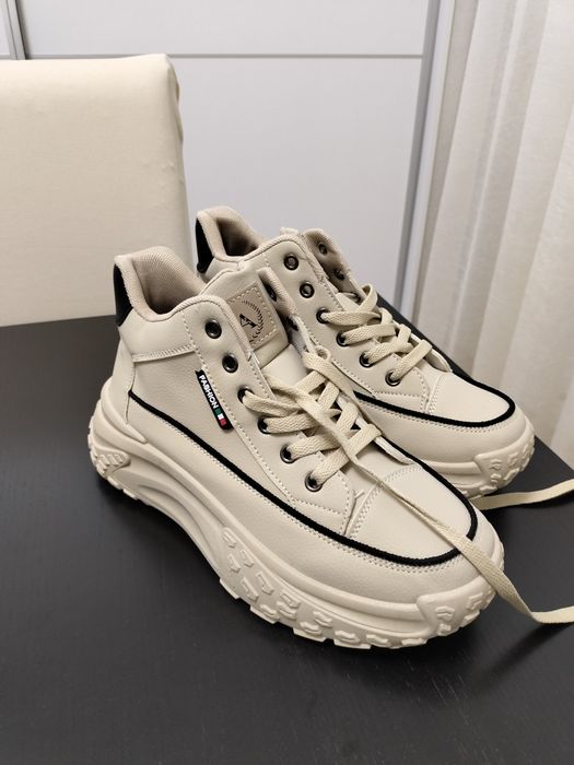 Ghete de culoare bej