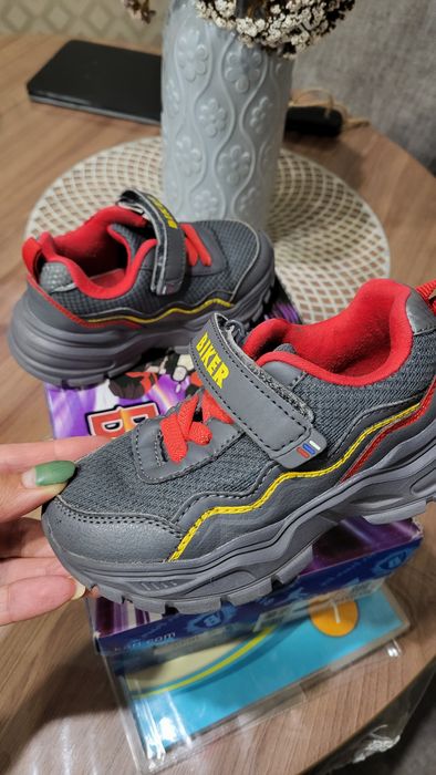 Кросовки детские по 1000тг.