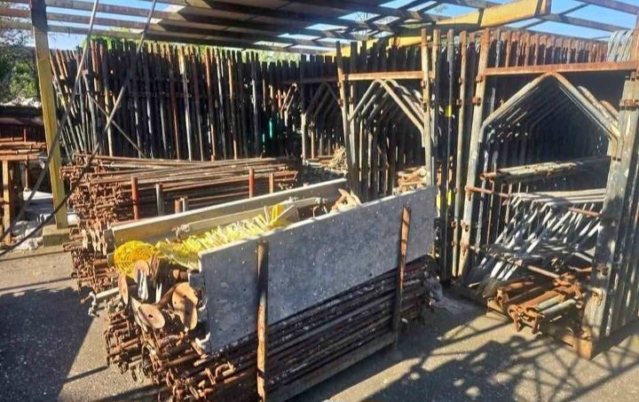 Schela și podine zincate