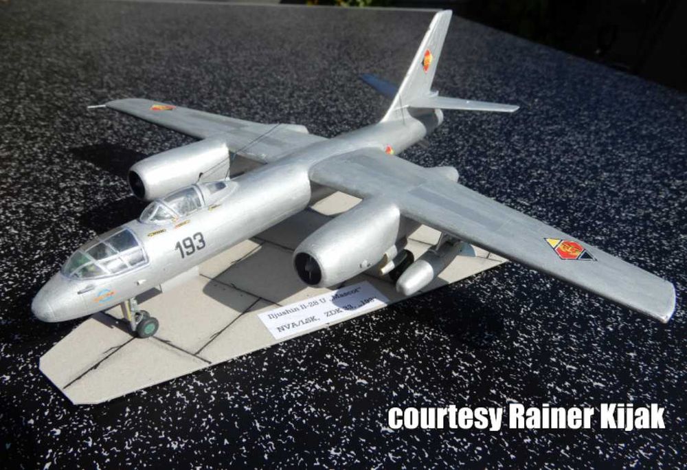 сборная модель самолета ИЛ-28Р 1/72 Редкость клей и краски в подарок!