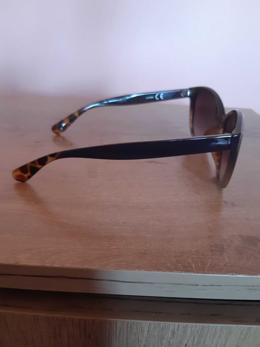 Слънчеви очила (дамски)- два броя