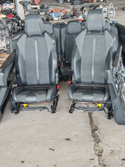 Салон за Peugeot 5008 2017г