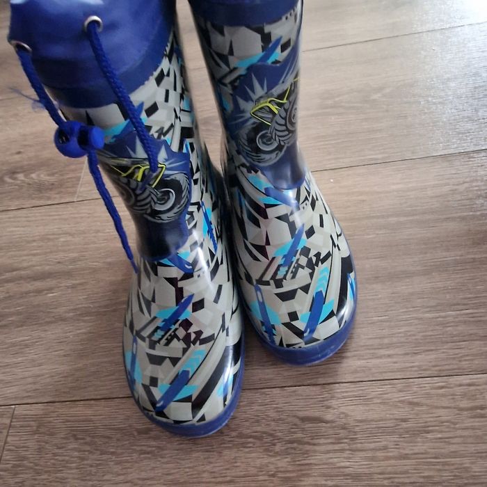 Продам резиновые сапоги