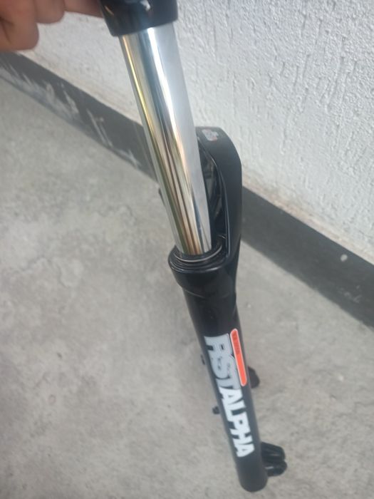 Vând furca RST Alpha 140mm tappered