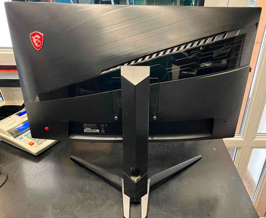 Hope Amanet P3 Monitor Gaming curbat Optix MAG272CQR / 165 hz