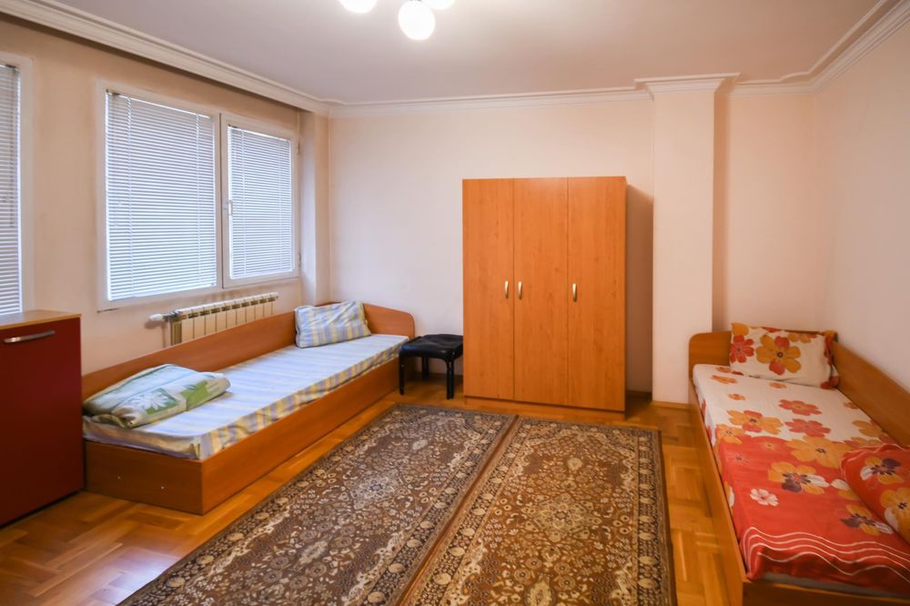 Дава се под наем Четиристаен апартамент в София, Лагера - 180 кв.м за 950 € - Снимка #2