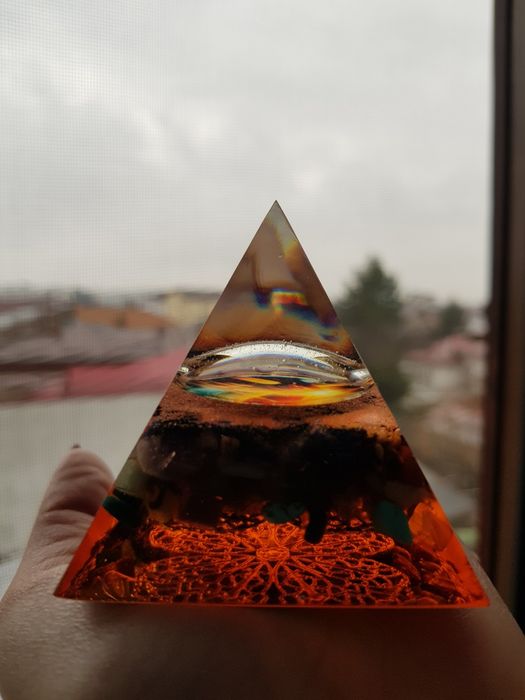 Piramida orgonica pt protectie impotriva invidiei