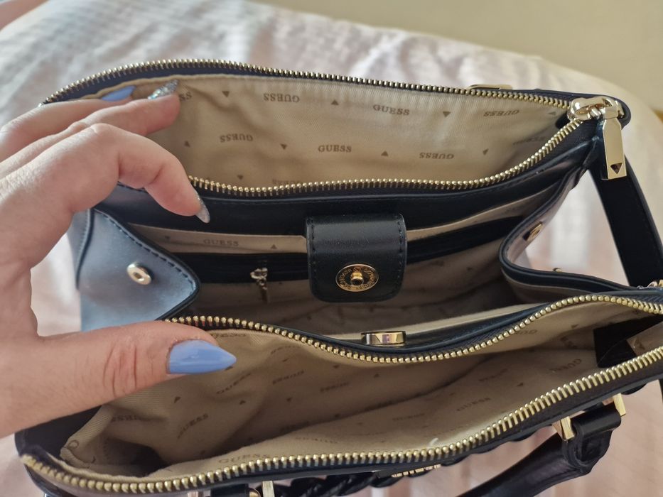 Чанта GUESS черна