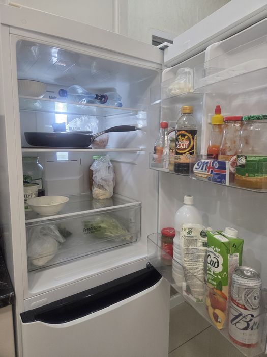 Продам почти новый холодильник