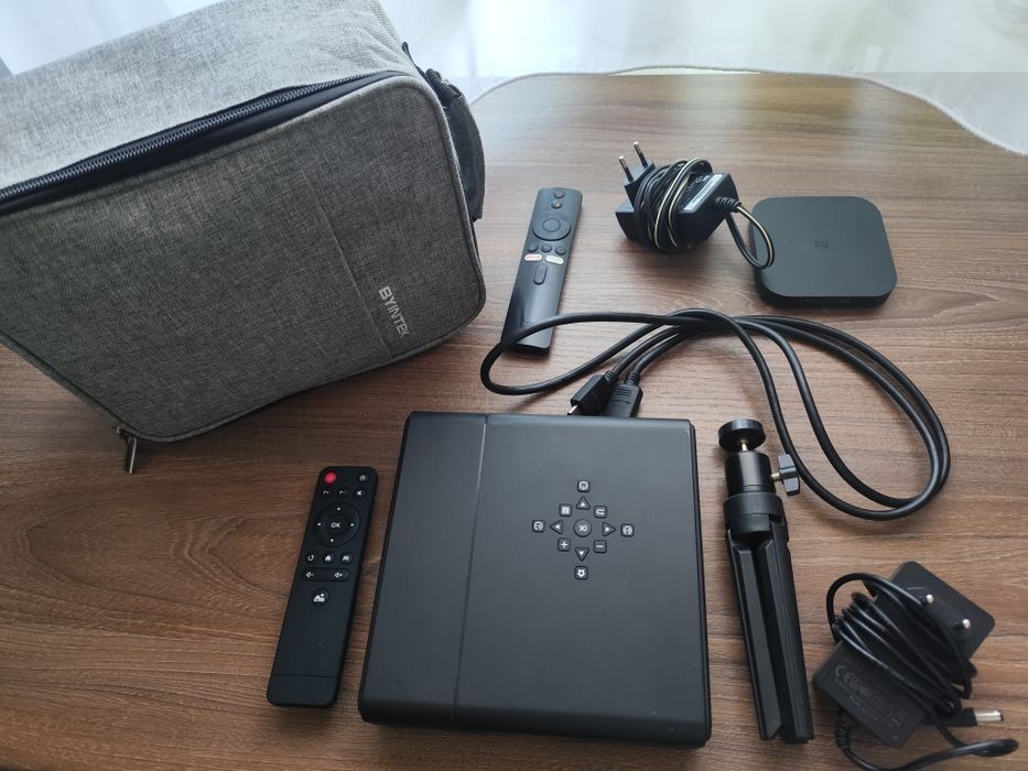 Mini Proiector - BYINTEK U30 Full HD 1080P Android  + Mediaplayer Xiaomi MI TV Box S