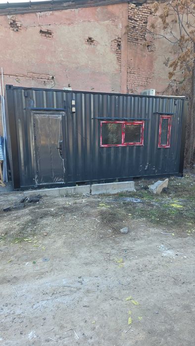Konteyner ombor va ishchilar yotoqxonasi