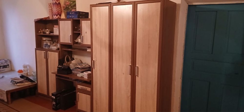 Гарнитуры и кровать