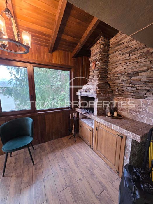 Триетажна къща в Цигов чарк