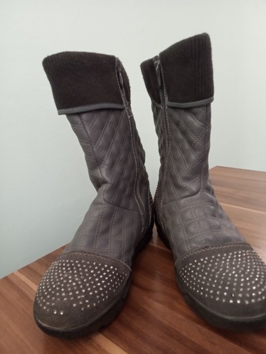 Продаю детские сапожки