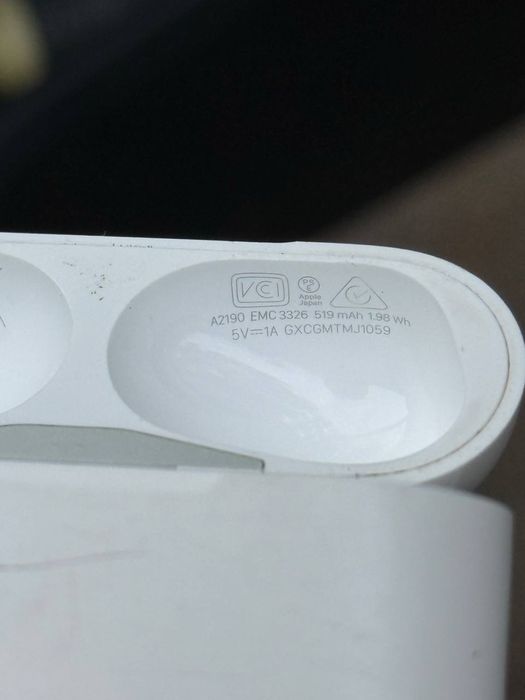 Оригинальный кейс AirPods Pro 1 (A2190)