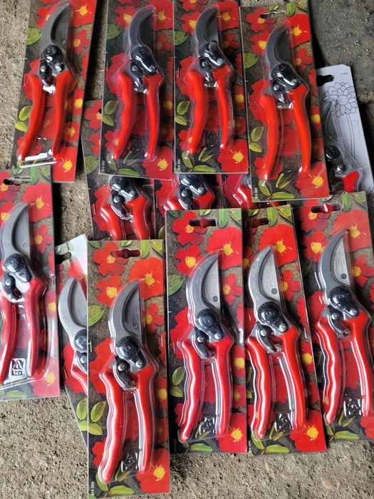 Foarfecă grădină (flori , vie ... )