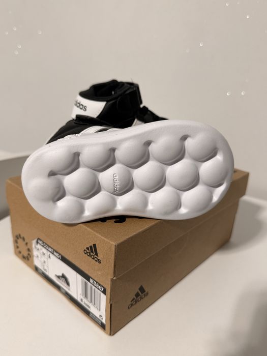 Нови Детски обувки Adisas