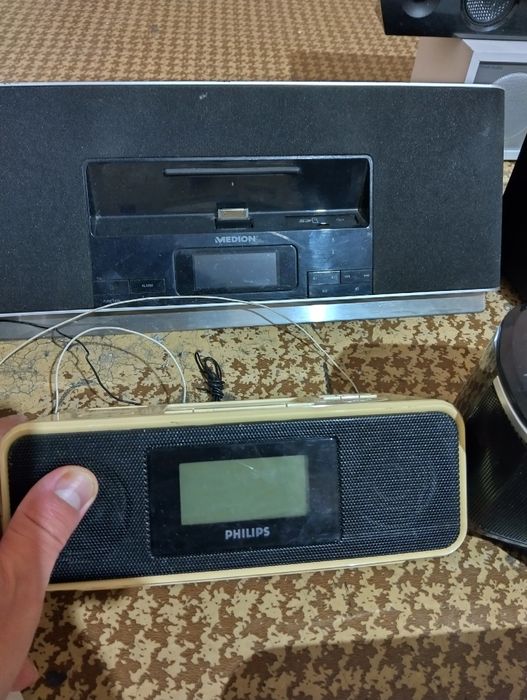 Дог станции радио часовници с блутут