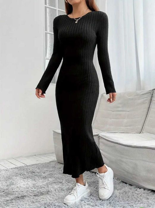 Облегающее платье с длинными рукавами
