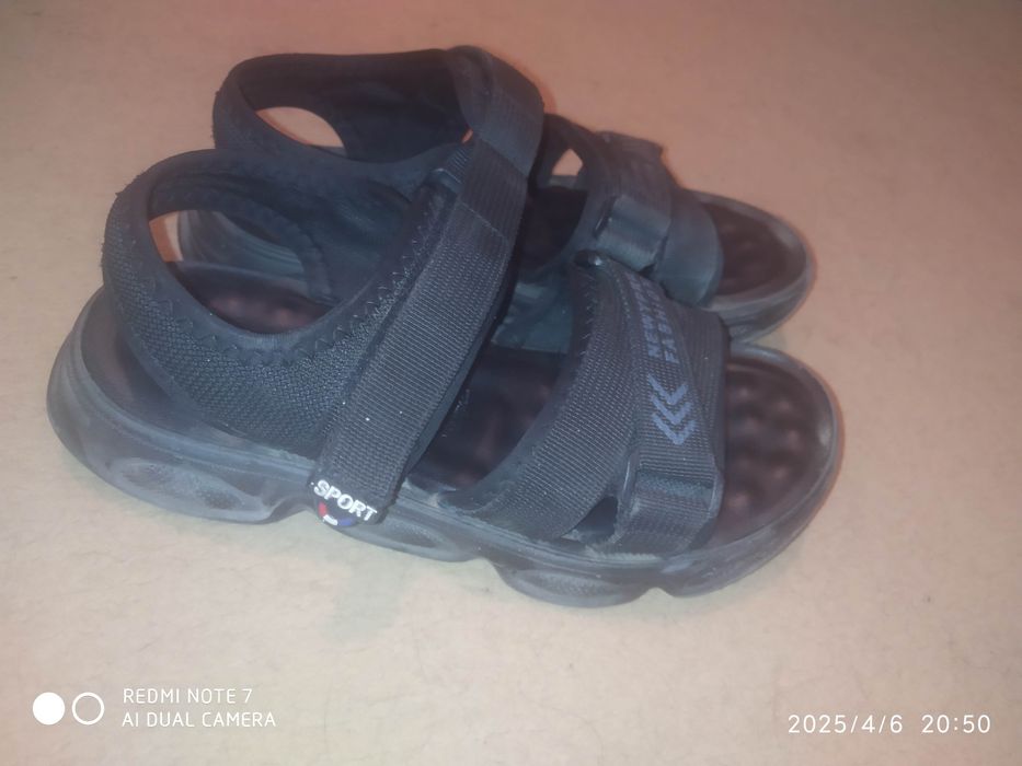 Продам детскую обувь