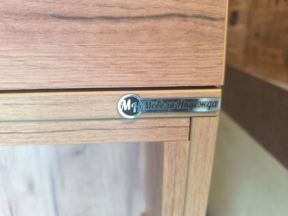 Шкаф с вътрешно и външно лице подходящ за хранителни стоки и съхранени