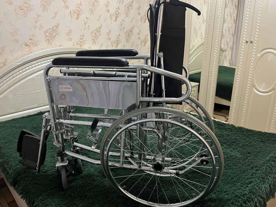 Продам инвалидную каляску с туалетом .
