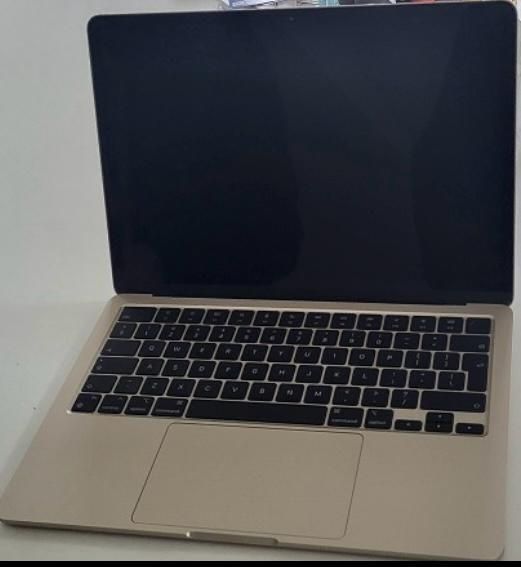 MacBook Air M2 2022 – 8GB RAM – SSD 256GB 
Vând laptop Apple MacBook Air cu procesor