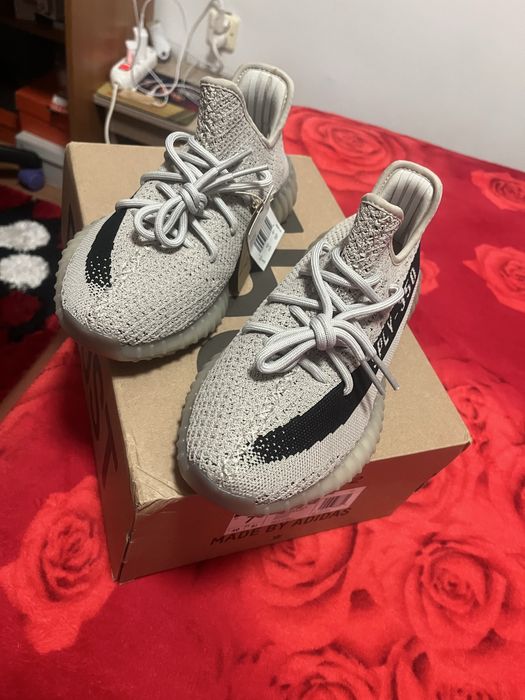 De vanzare adidasi yeezi. Boost 350.  v2