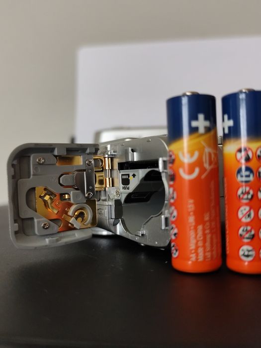 Olympus FE-100 ретро дигитален фотоапарат