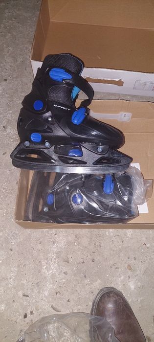 Vând schiuri, clăpari, patine