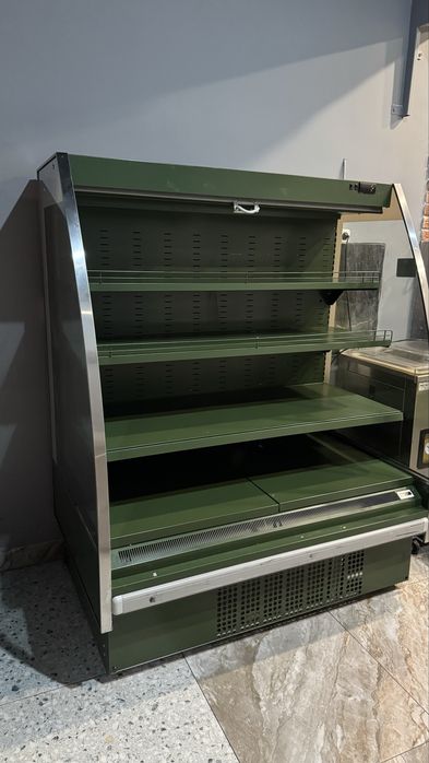 Продается витриный холодильник.