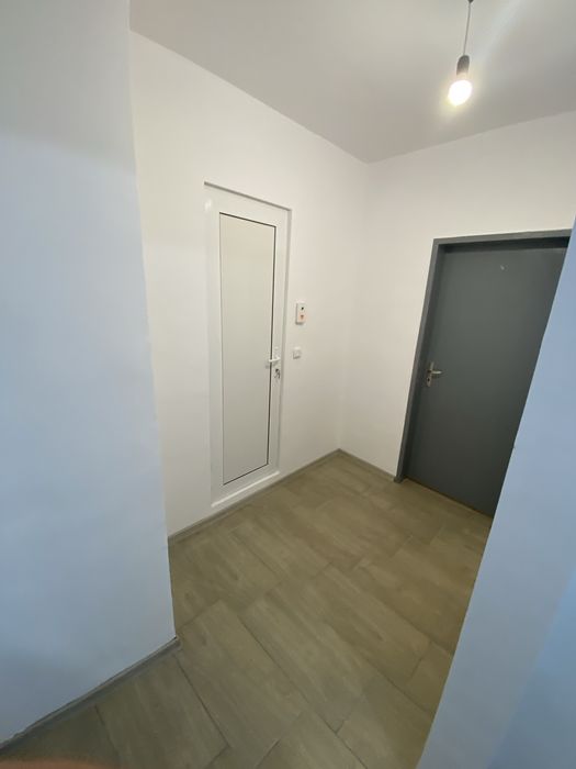 Продава се Тристаен апартамент в Добрич, Строител - 77 кв.м за 457 €/кв.м - Снимка #2