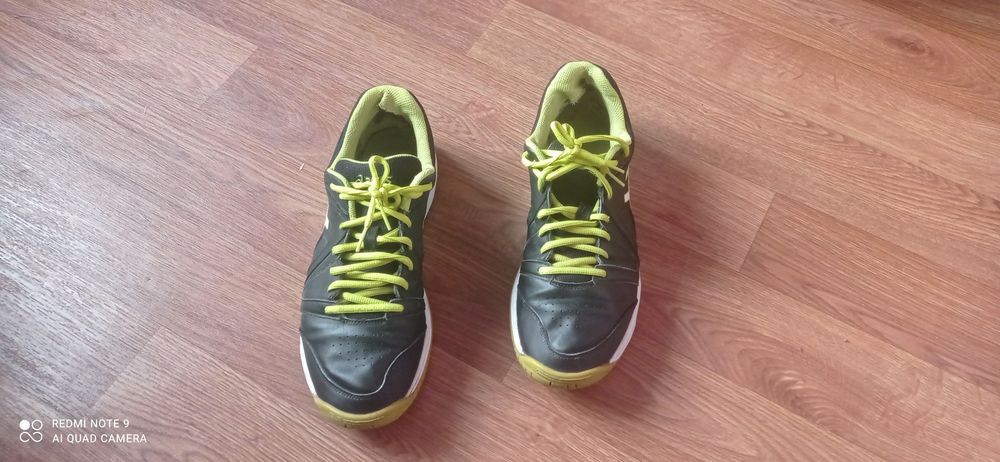 Продается отличные футзальные кроссовки