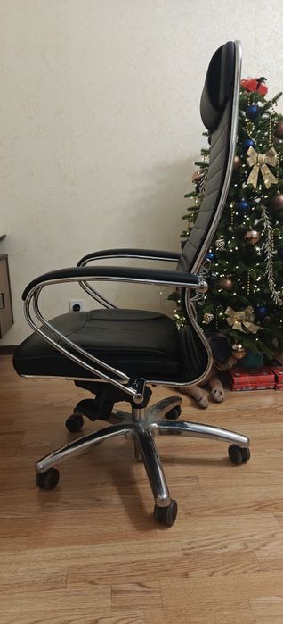 Кресло офисное (кресло руководителя)