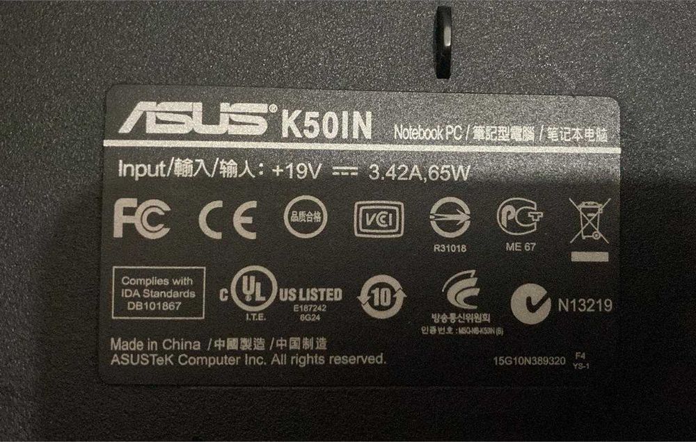 Ноутбук ASUS K50IN вместе с сумкой LogiCom
